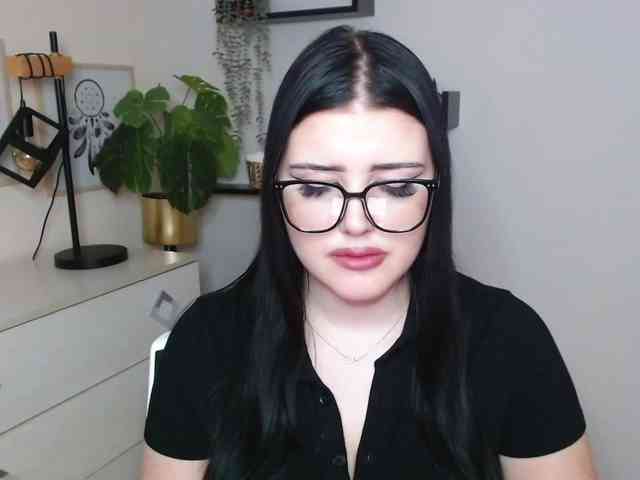 Miabrunette22 webcam