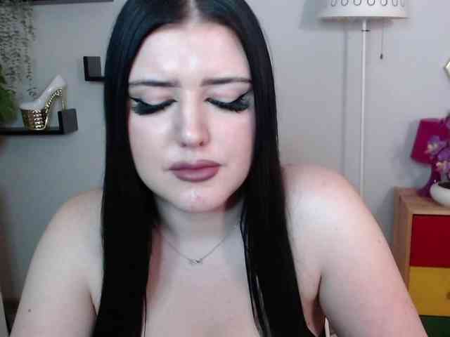 Miabrunette22 webcam