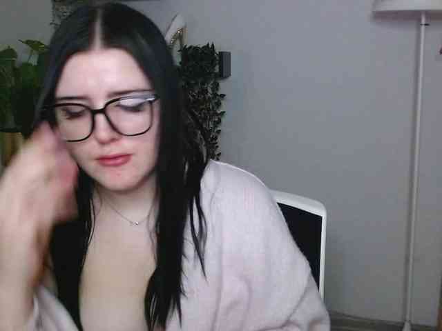 Miabrunette22 webcam