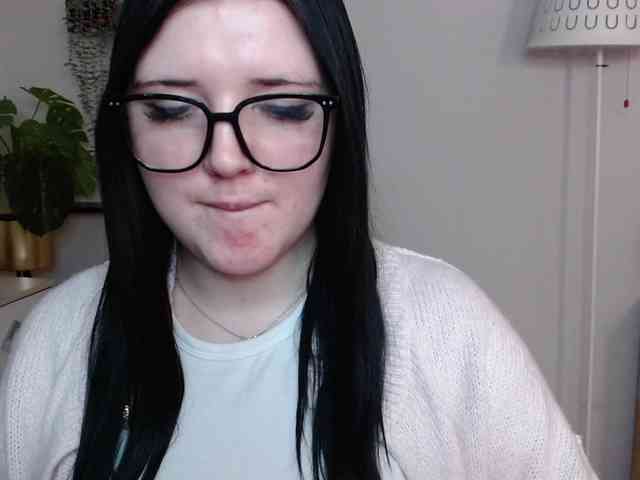 Miabrunette22 webcam