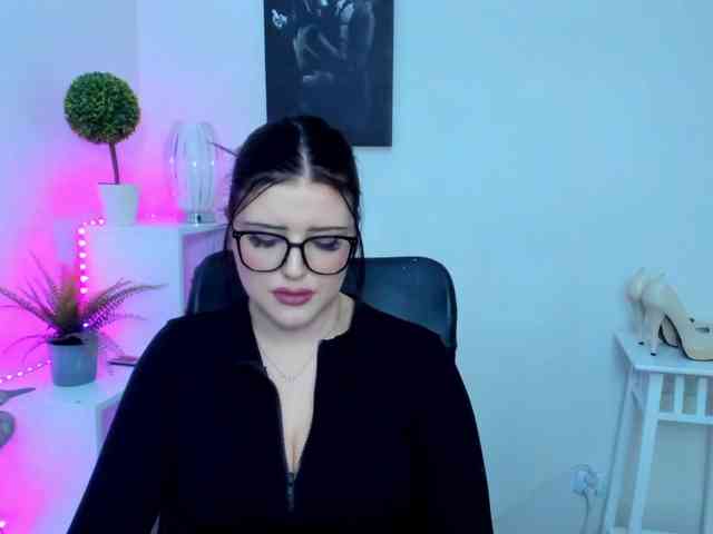 Miabrunette22 webcam