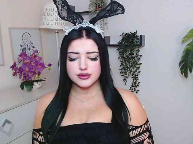 Miabrunette22 webcam