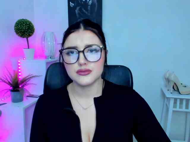 Miabrunette22 webcam