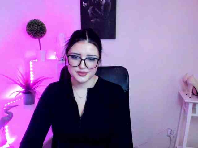 Miabrunette22 webcam