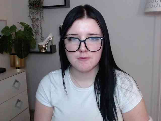 Miabrunette22 webcam