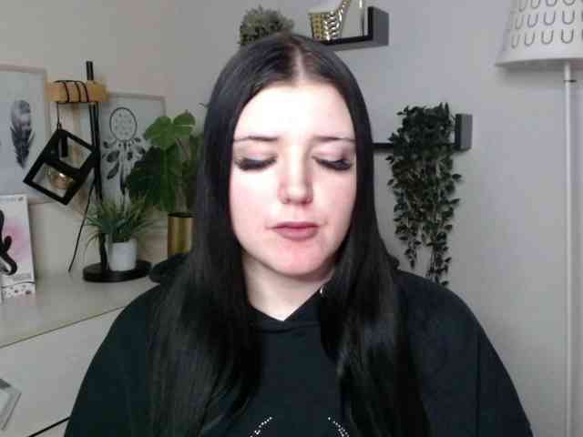 Miabrunette22 webcam