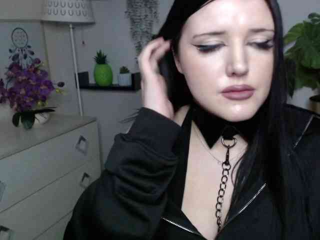 Miabrunette22 webcam