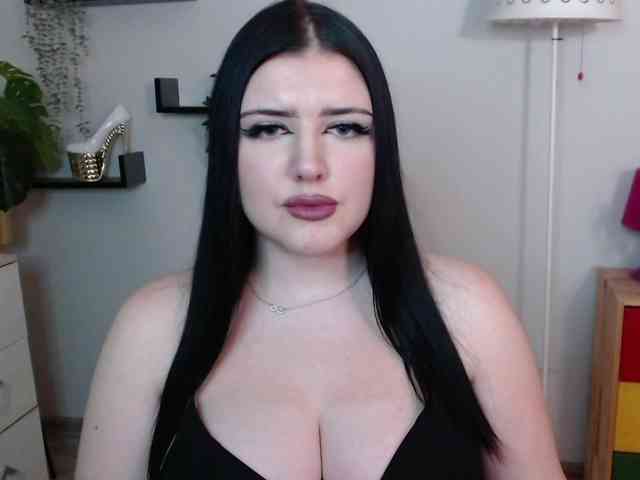 Miabrunette22 webcam