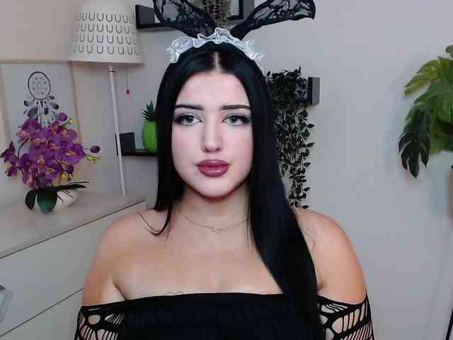 Miabrunette22 webcam