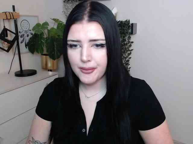 Miabrunette22 webcam