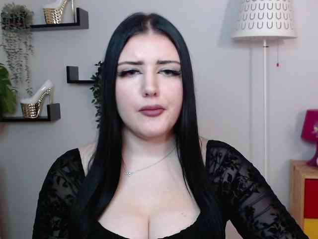 Miabrunette22 webcam