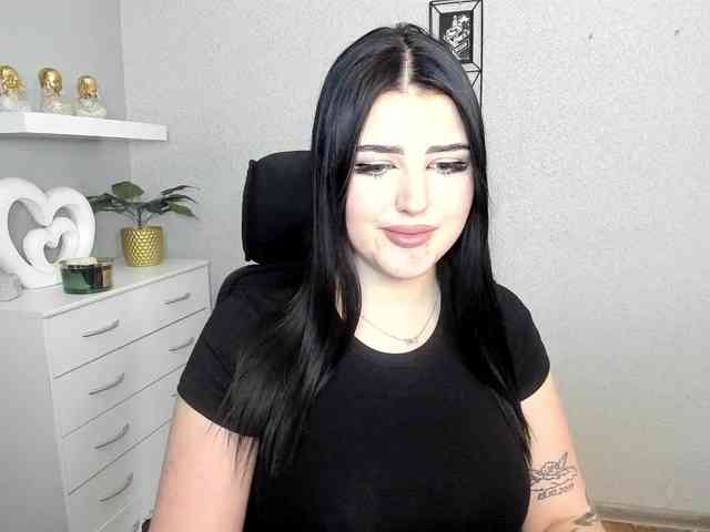 Miabrunette22 webcam