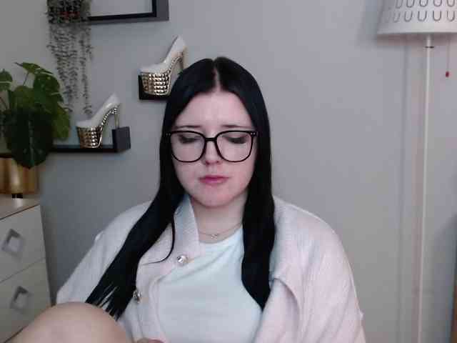 Miabrunette22 webcam