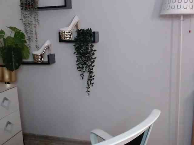 Miabrunette22 webcam