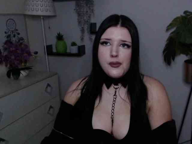 Miabrunette22 webcam