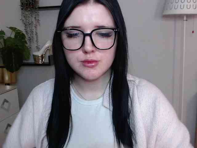 Miabrunette22 webcam