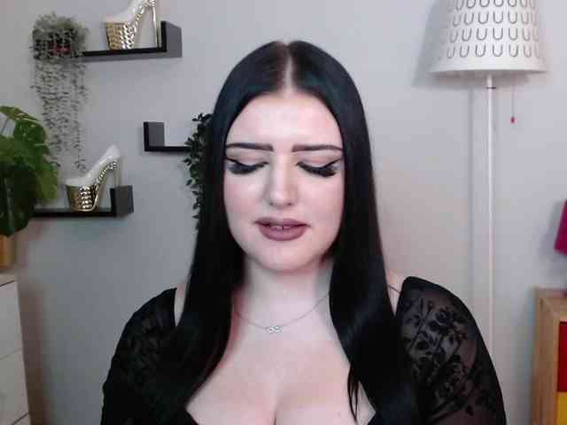 Miabrunette22 webcam