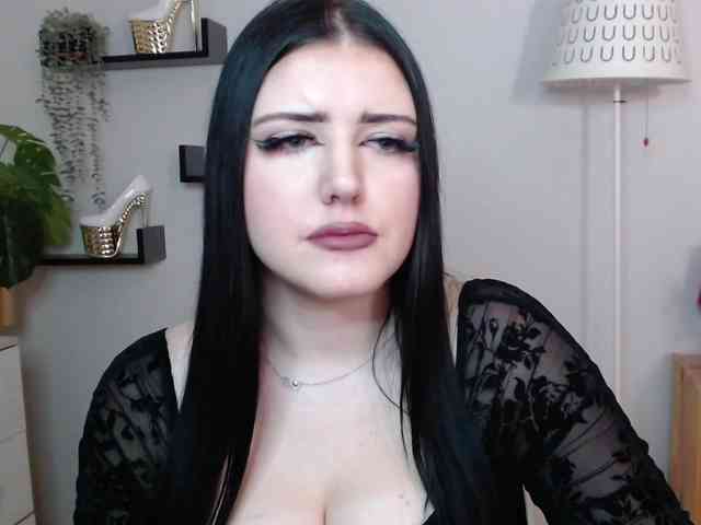 Miabrunette22 webcam