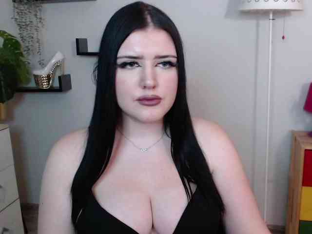Miabrunette22 webcam