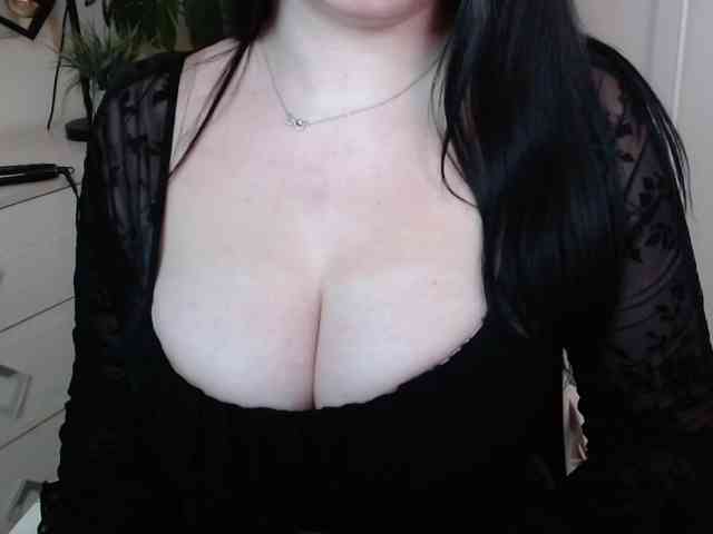 Miabrunette22 webcam