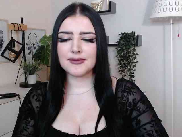 Miabrunette22 webcam