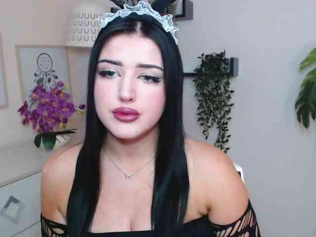 Miabrunette22 webcam