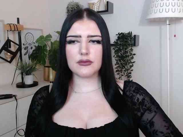 Miabrunette22 webcam