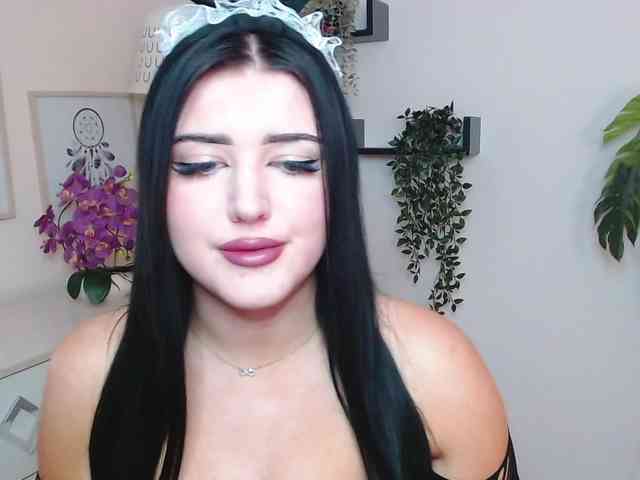Miabrunette22 webcam
