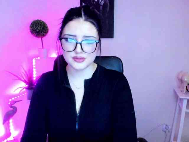 Miabrunette22 webcam
