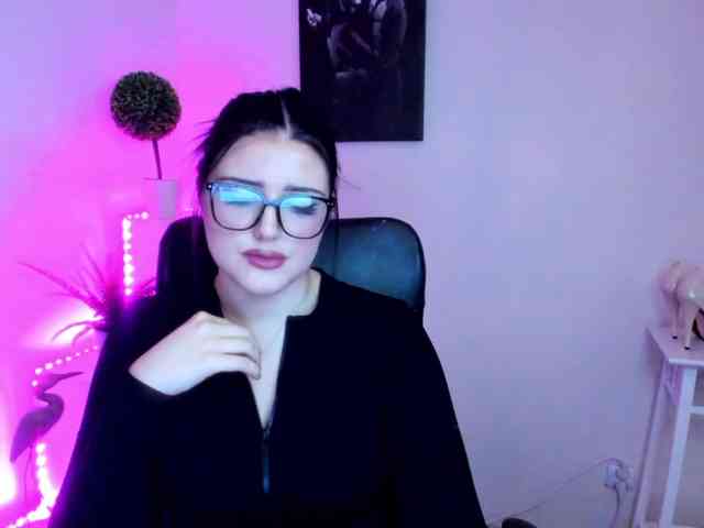 Miabrunette22 webcam