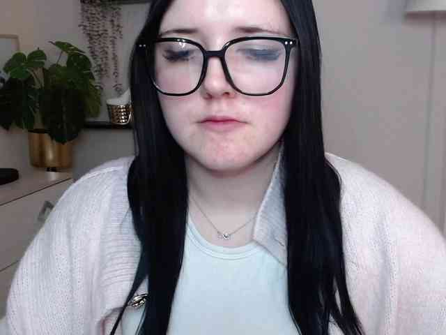 Miabrunette22 webcam