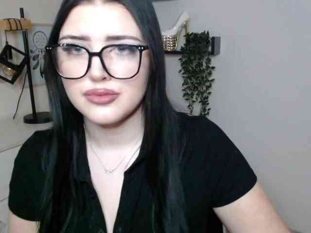 Miabrunette22 webcam