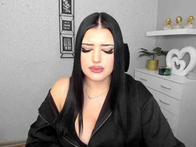 Miabrunette22 webcam