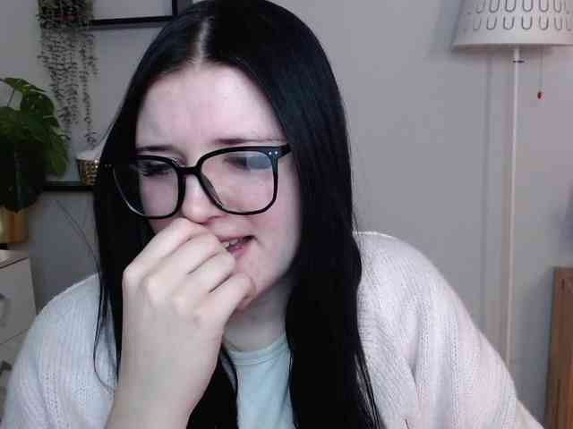 Miabrunette22 webcam