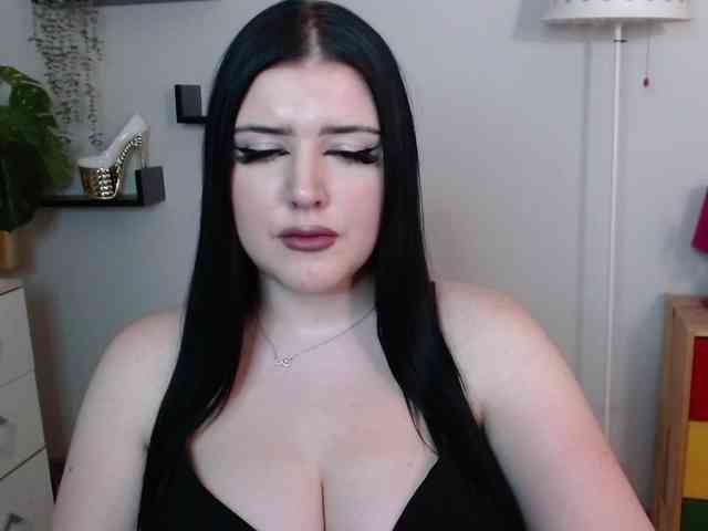 Miabrunette22 webcam