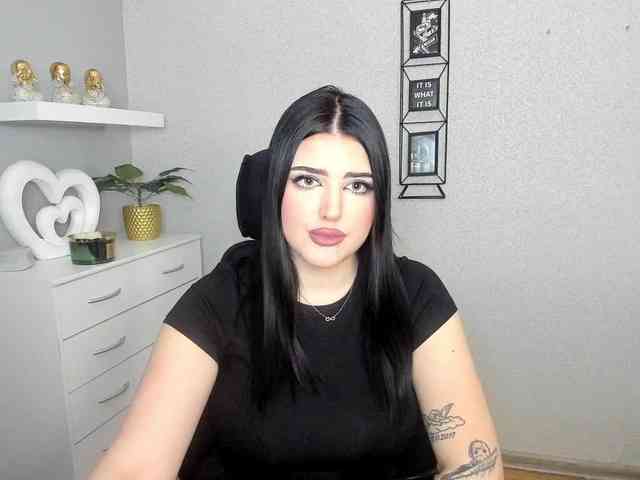 Miabrunette22 webcam