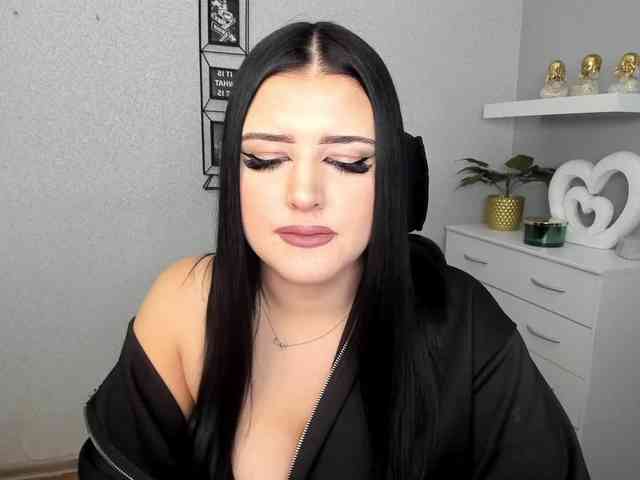 Miabrunette22 webcam