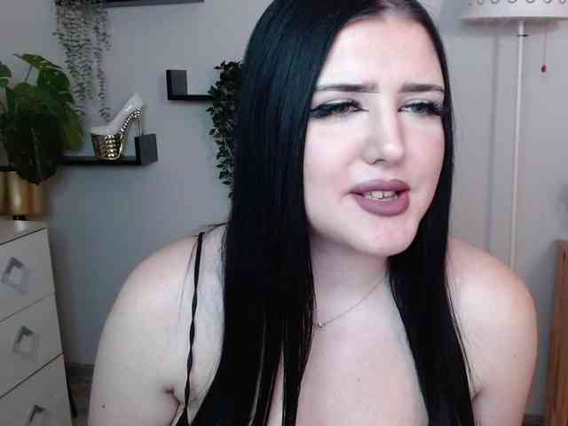 Miabrunette22 webcam