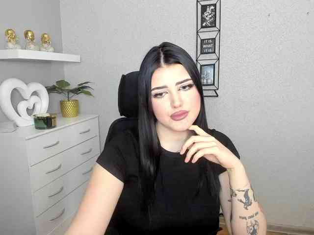 Miabrunette22 webcam