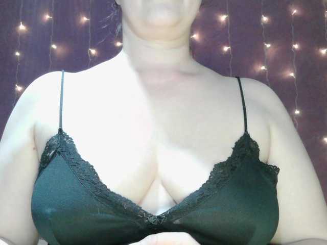 SoftMoon's BongaCams show and profile