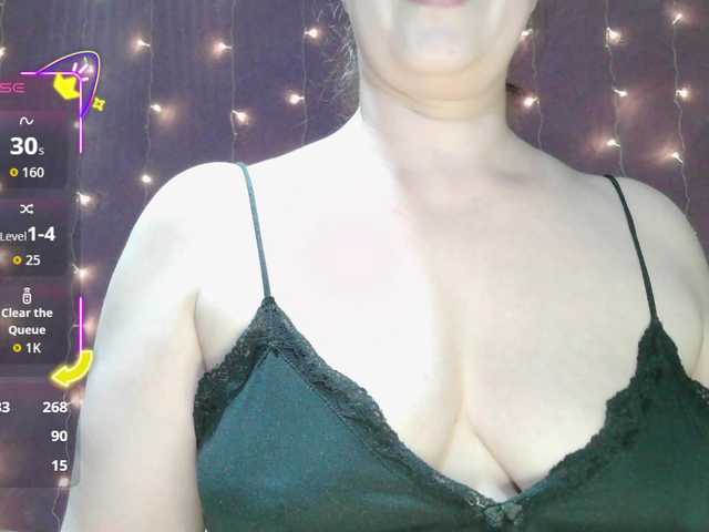 SoftMoon's BongaCams show and profile