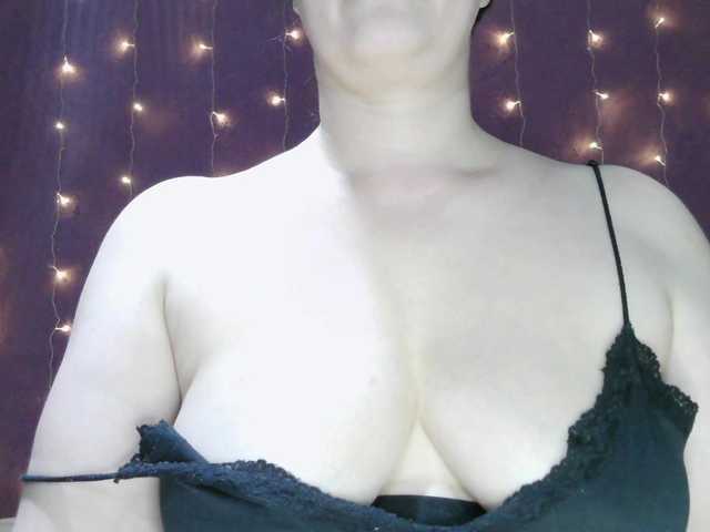 SoftMoon's BongaCams show and profile