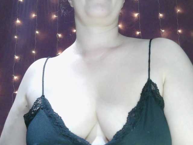 SoftMoon's BongaCams show and profile