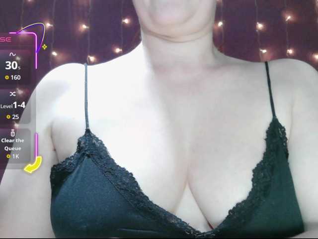 SoftMoon's BongaCams show and profile