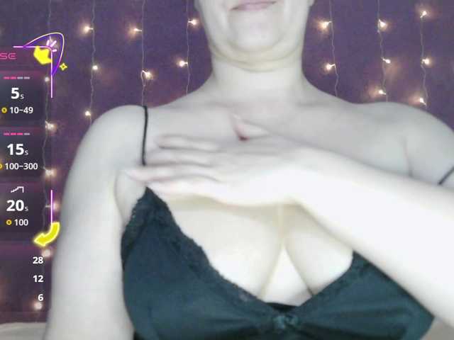 SoftMoon's BongaCams show and profile