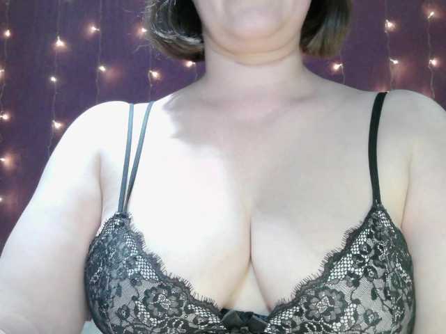 SoftMoon's BongaCams show and profile