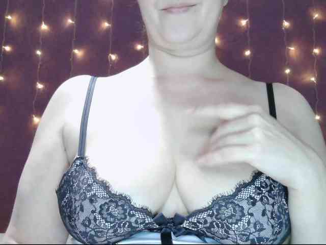 SoftMoon Live Webcam on BongaCams