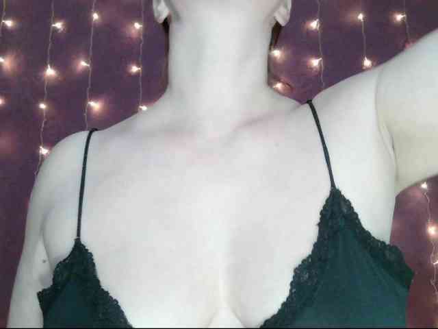 SoftMoon Live Webcam on BongaCams