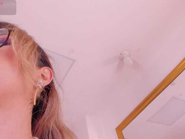 CrystalRose1's BongaCams show and profile