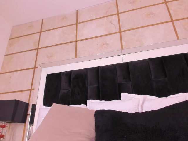 CrystalRose1's BongaCams show and profile